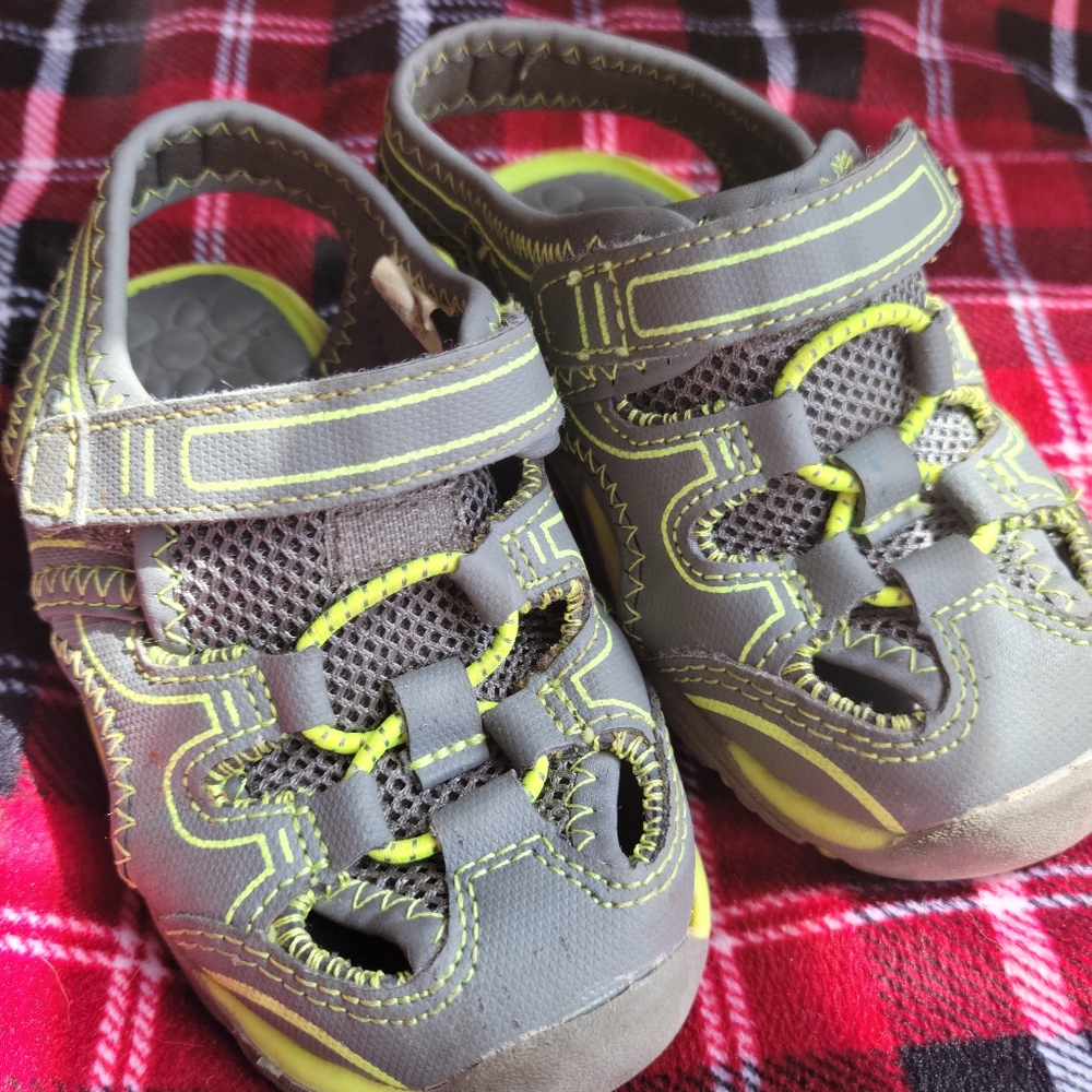 Lot of 5 kids shoes - Picture 8 of 11
